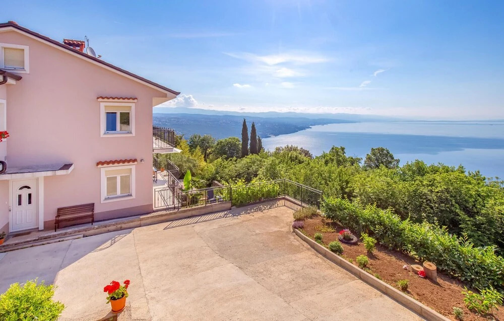 Awesome Apartment in Bregi With Wifi and 3 Bedrooms