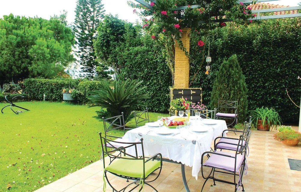 Nice Home in Mikra Mantineia With Wifi and 4 Bedrooms