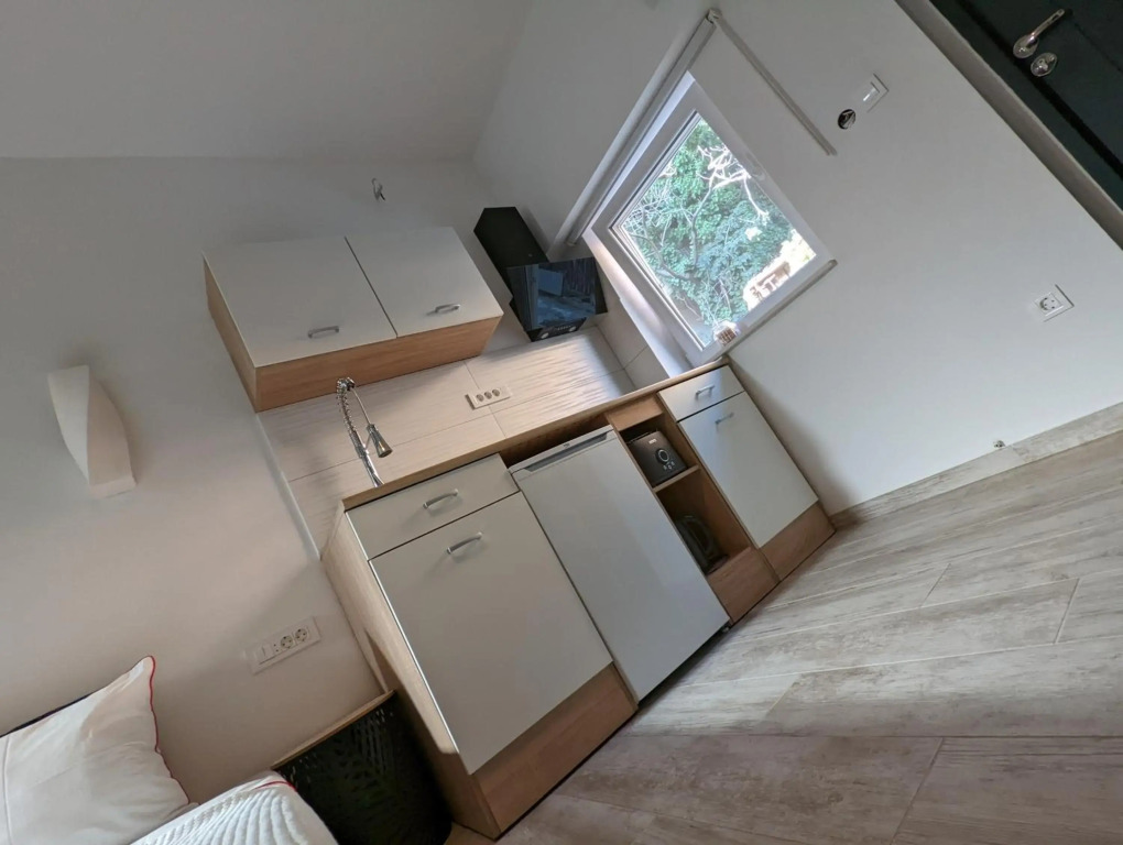 Modern Central Studio in Courtyard Building w Floor Heating, 65'' TV, Washer-Dryer & Patio