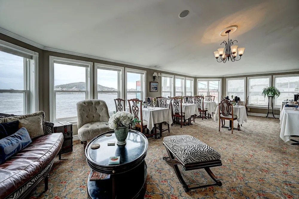 Inn By The Bay