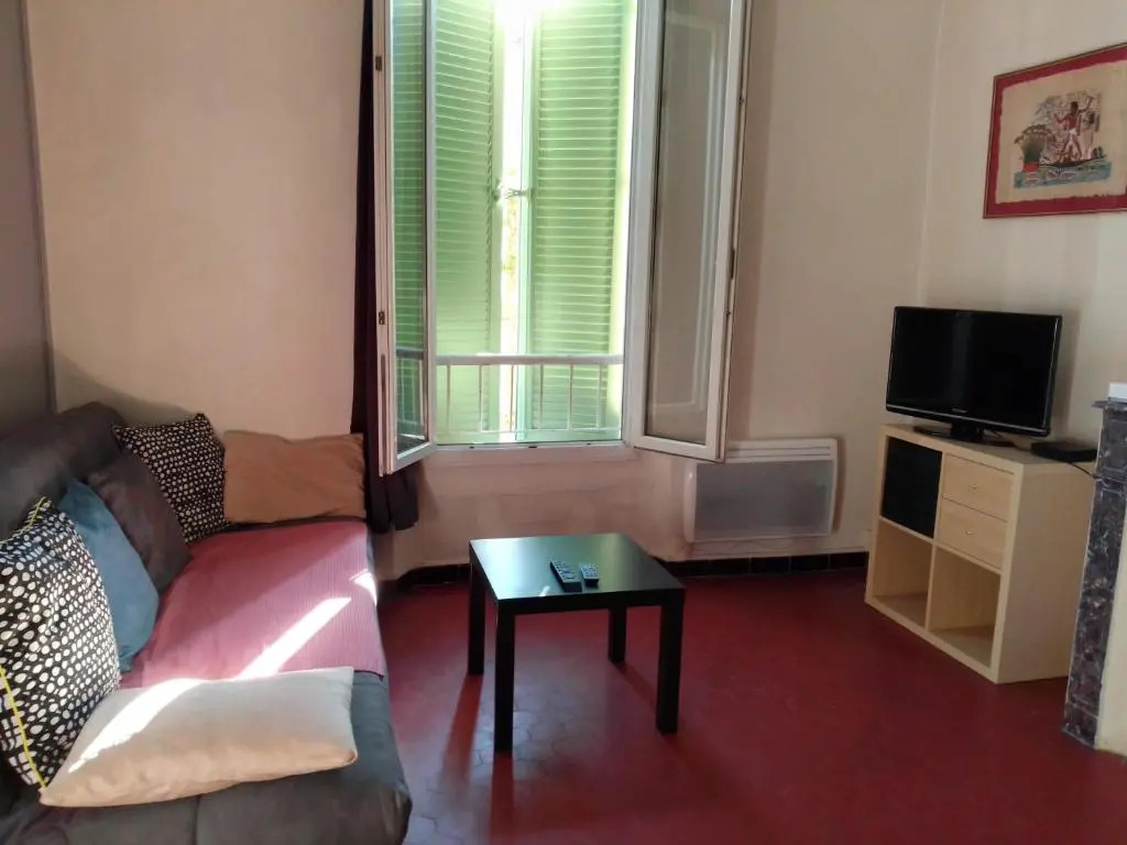 Typical Toulon apartment 50M beaches