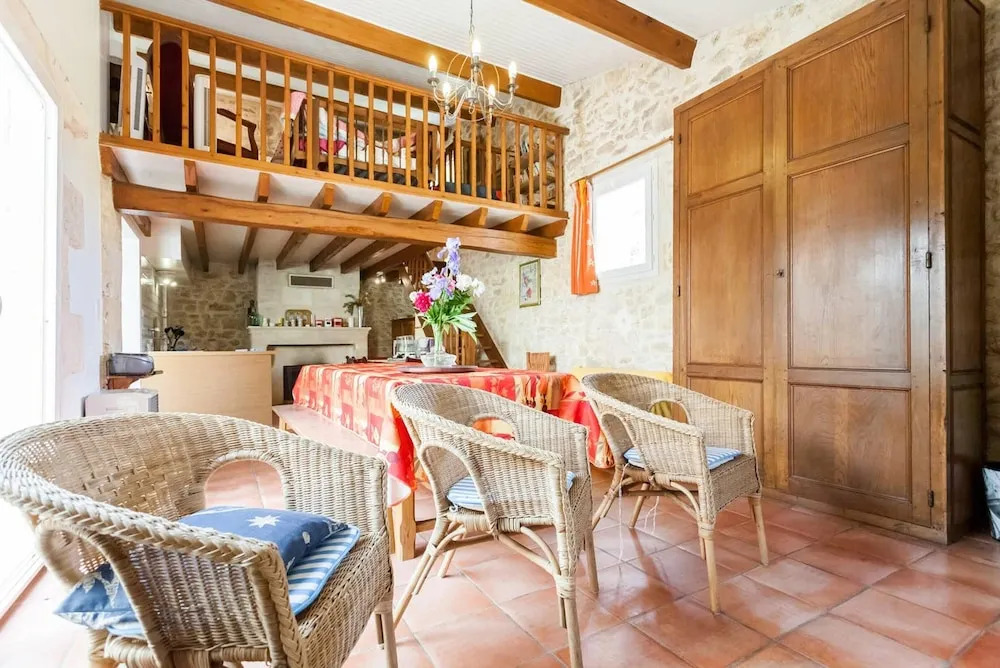 Villa With 4 Bedrooms in Génissac, With Private Pool, Furnished Garden and Wifi