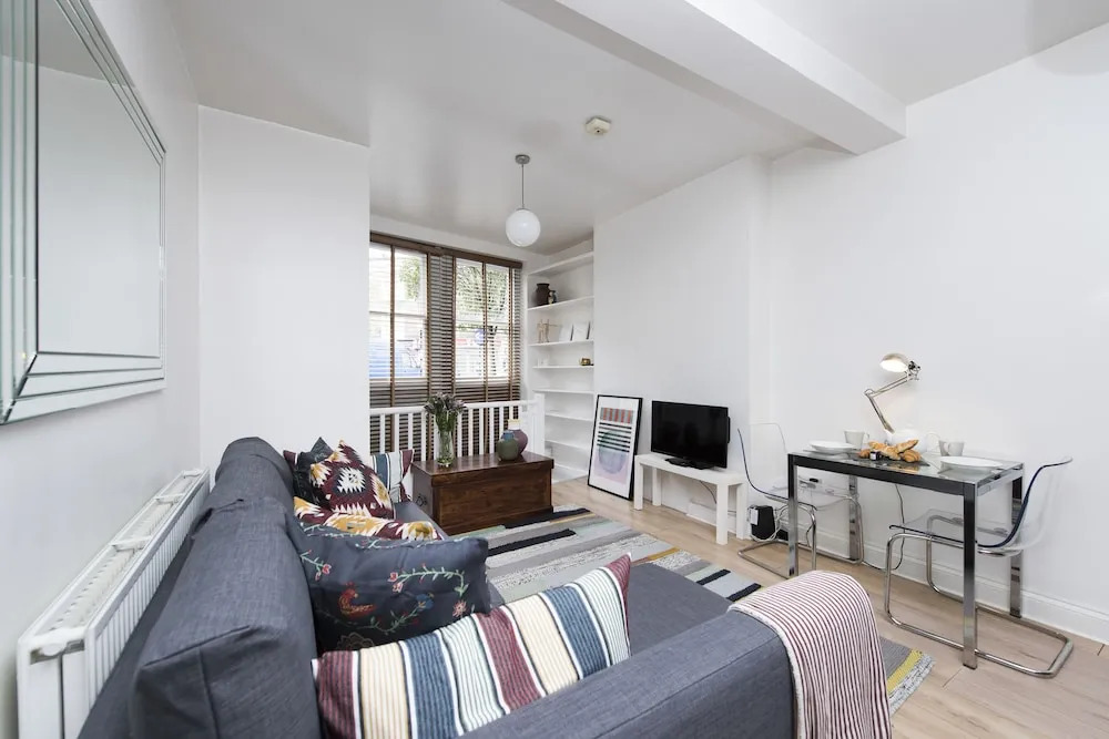 Stunning 1BR Kings Cross Flat!