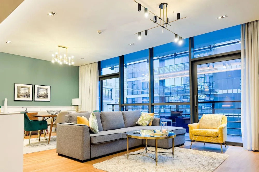 Aya - Impeccable 1BR Apartment with Balcony in City Walk