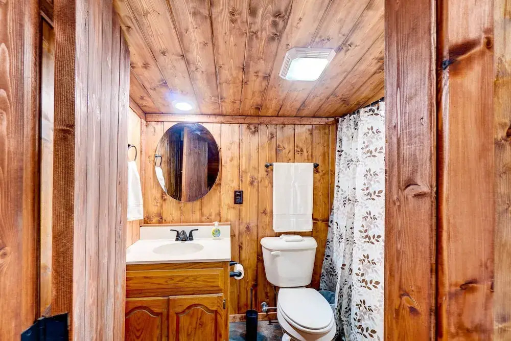 Gatlinburg Cabin: Hot Tub & River Views