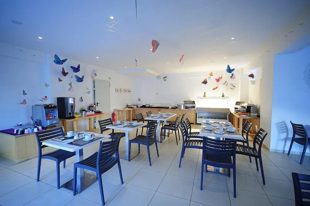 Maravel Star Art Hotel - Comfortable Room for 4 People With Sea View