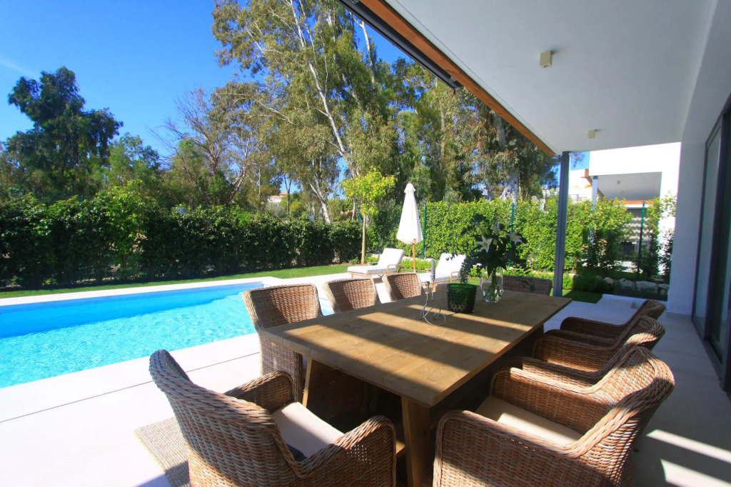 2223 - New modern Villa with Pool and Garden