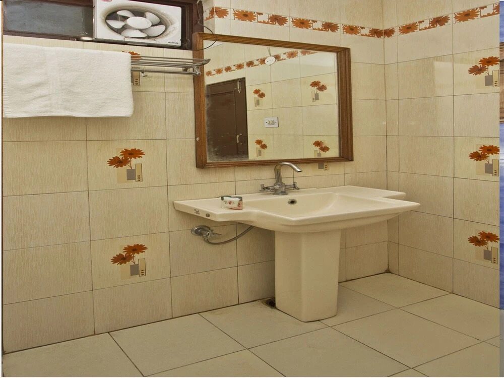 OYO 4605 Hotel Aakarsh