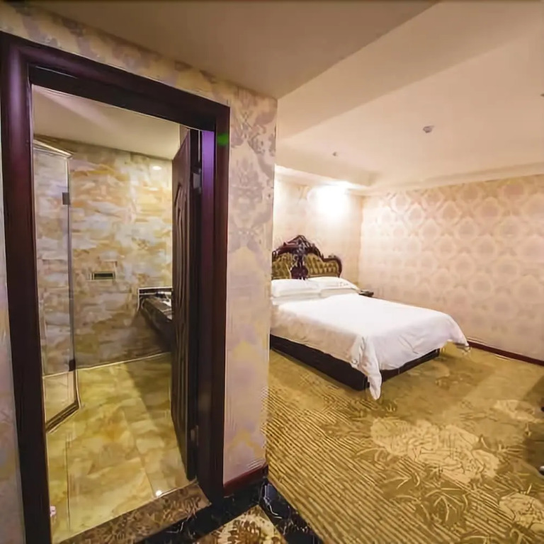 Noble Earl Hotel