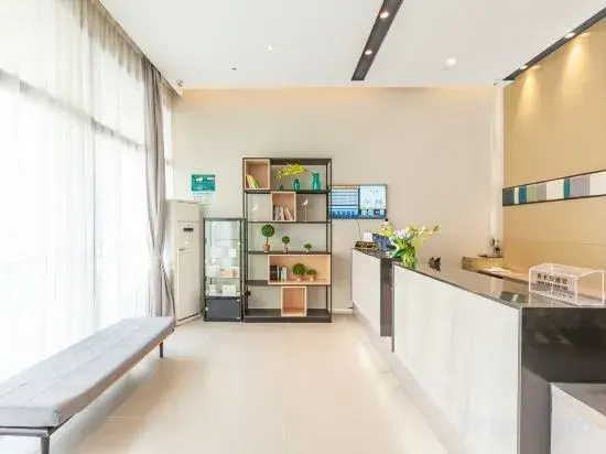 Zhiren Business Hotel (Shanghai Global Harbor Longde Road Subway Station)