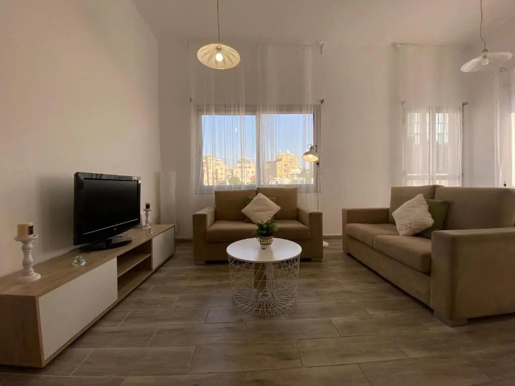 Modern Apartment Valentino GL144