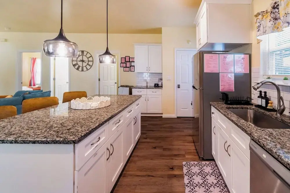 Family-friendly 3BR w/ Hot Tub & Games