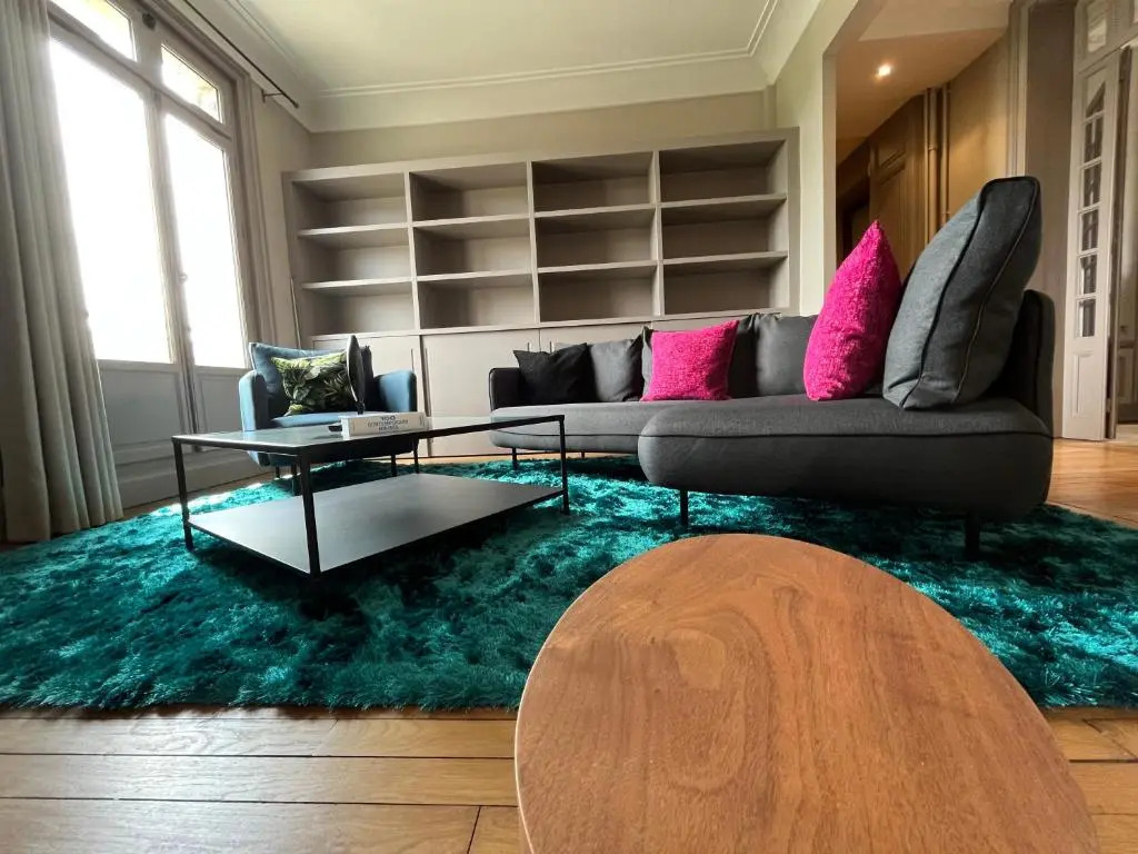 Appartement haut standing 125m2 / Parking privé plein centre-ville avec vue panoramique