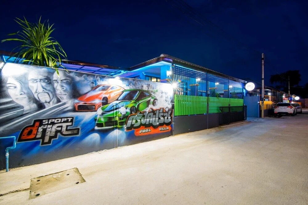 Grand Prix Pool Villa