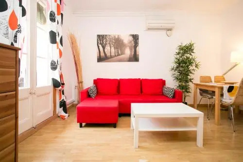 Ro Lively and bright apartment next to Blai st