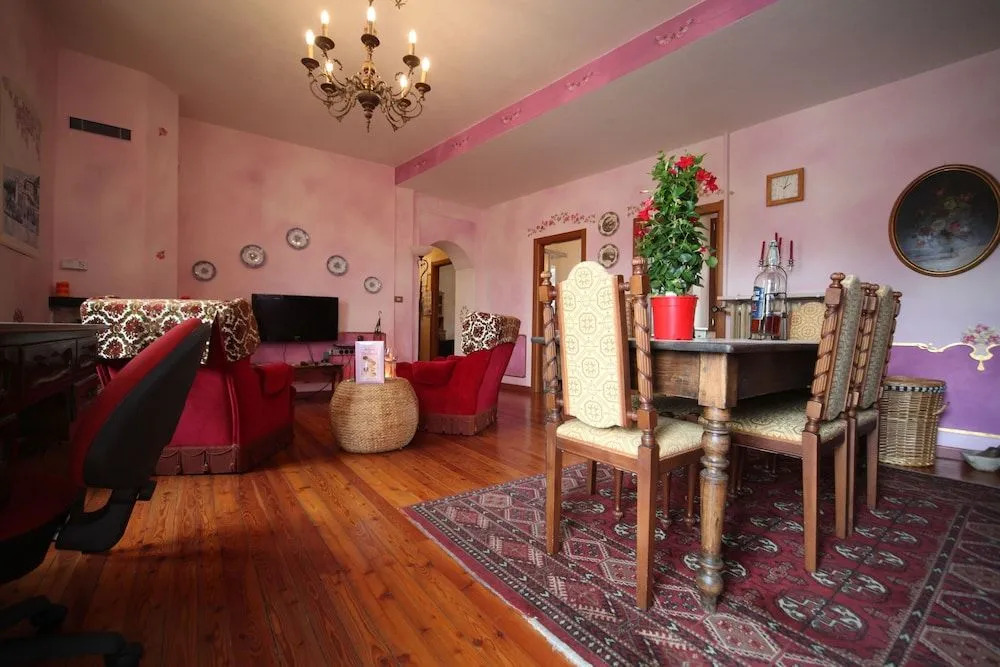 Charming Azalea apartments by Halldis