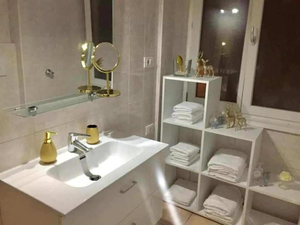 Gold Experience