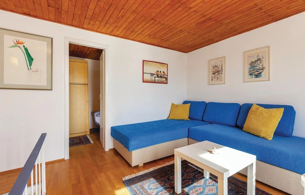 2 Bedroom Cozy Home In Jadranovo
