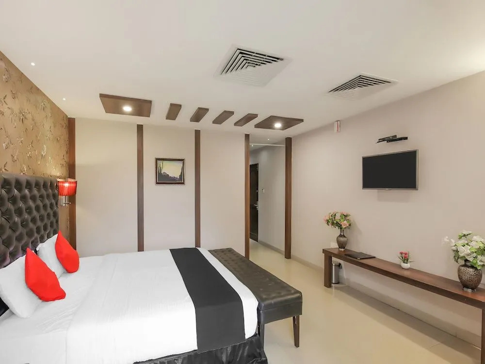 Capital O 18430 The Dawn Hotel