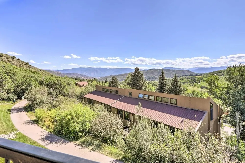 Tasteful Snowmass Escape < 1 Mi to Slopes!