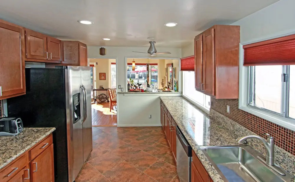 3909 Marcus Ave Shie1 4 Bedroom Duplex