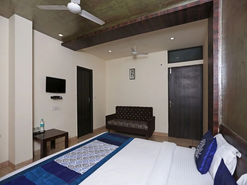 OYO 5449 Hotel SBD Guest House