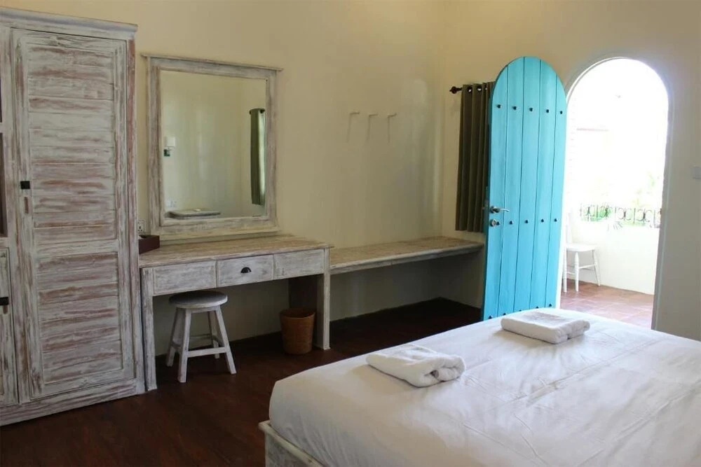 White Coconut Resort