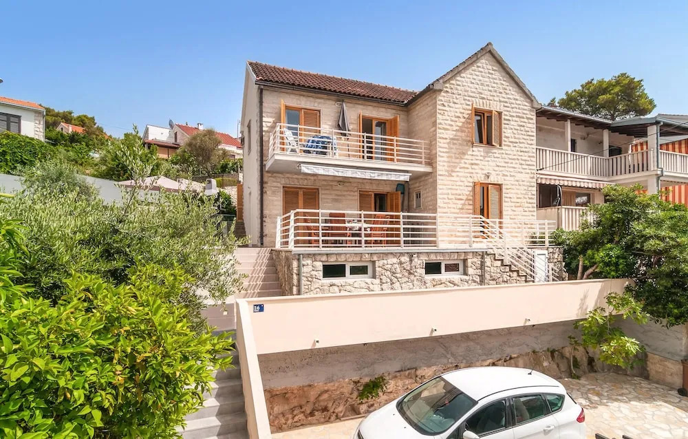 Beautiful Home In Supetar