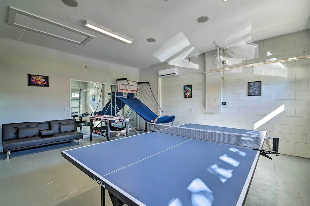 5 Mi to Disney World: Retreat w/ Pool & Lanai
