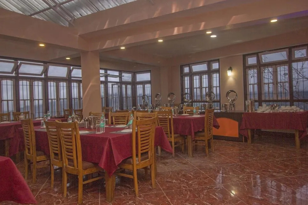Townhouse OAK Hotel Regal Residency