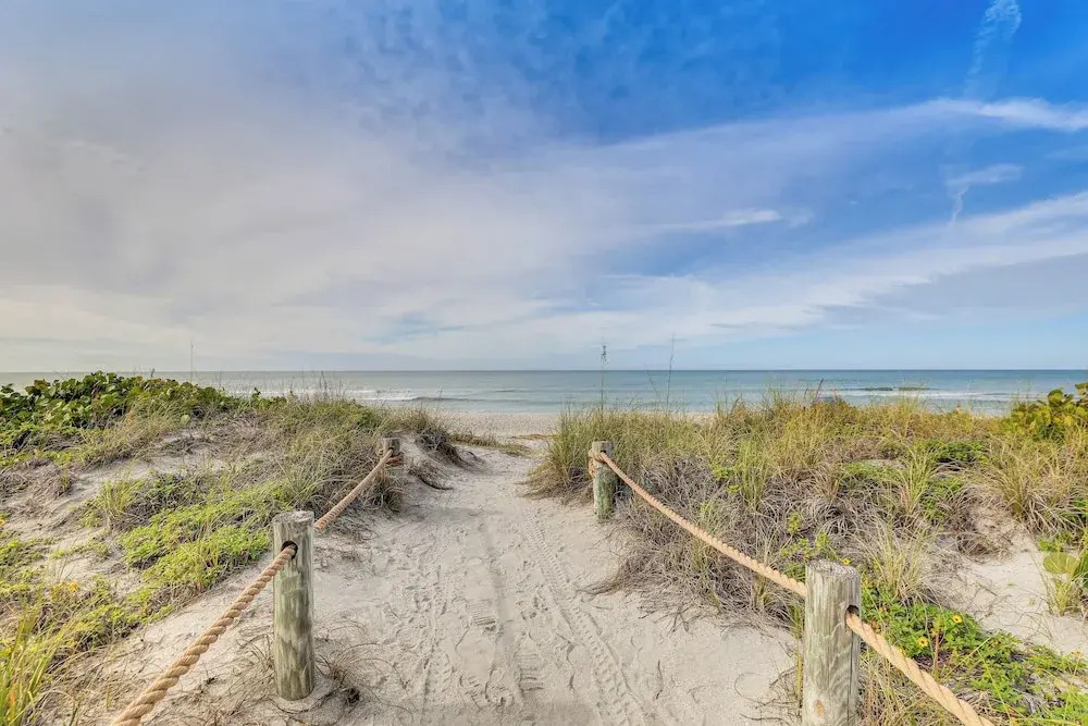 Siesta Keys Home w/ Deck Half Mile to Turtle Beach