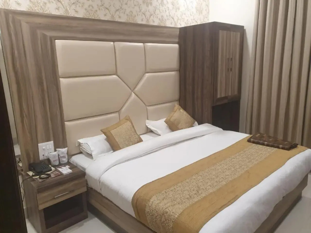 Hotel Malhotra inn 50 Meter from Golden Temple