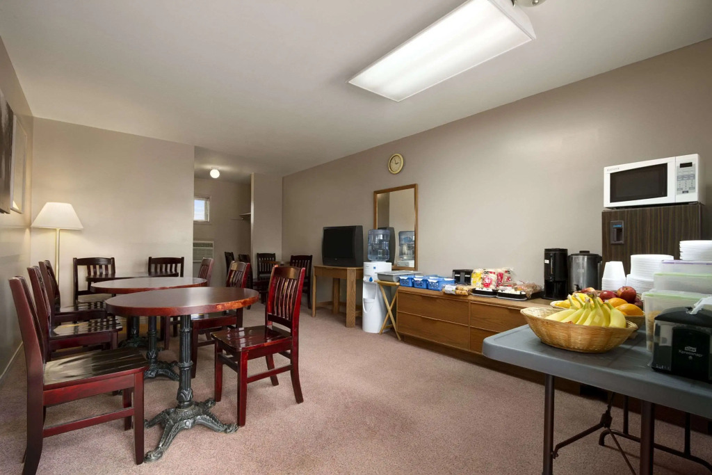 Knights Inn Lindsay