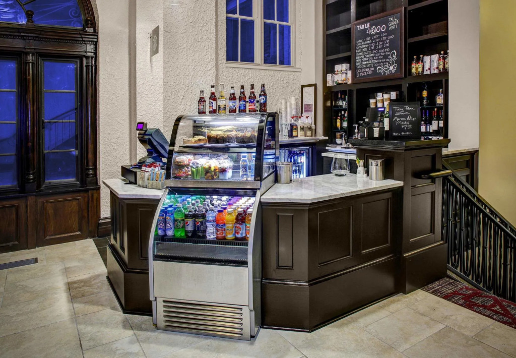 Courtyard by Marriott Kansas City Country Club Plaza