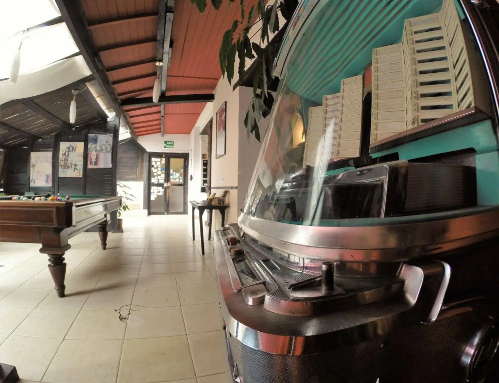 Hostal LAuberge Inn