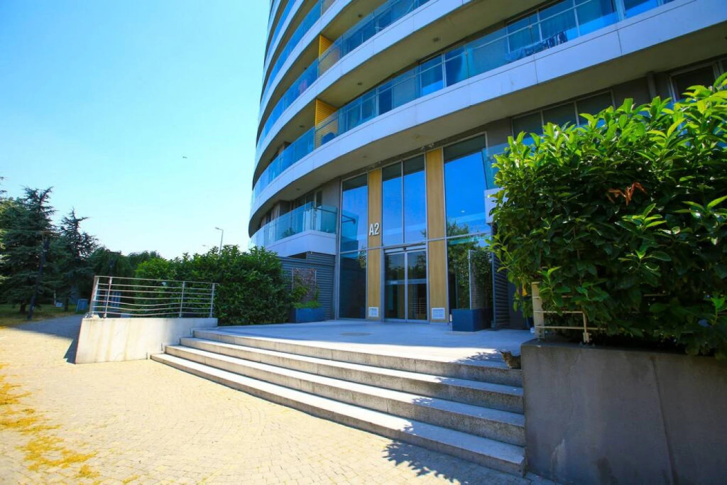 1-B Luxury Apt near Mall of IST
