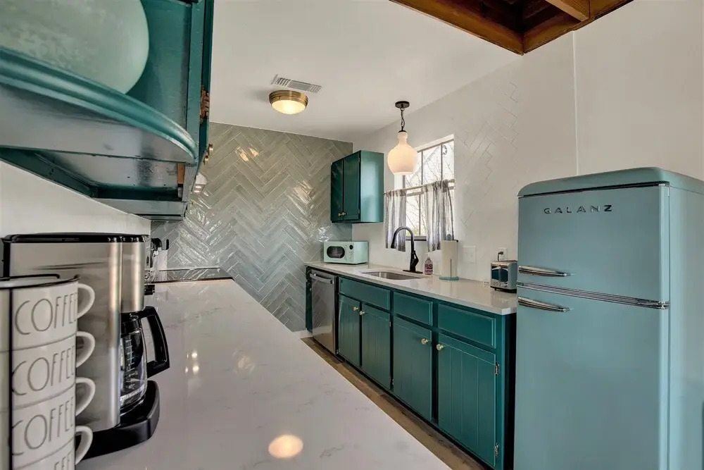 Stunning Home on Wine Trail W/hot-tub!