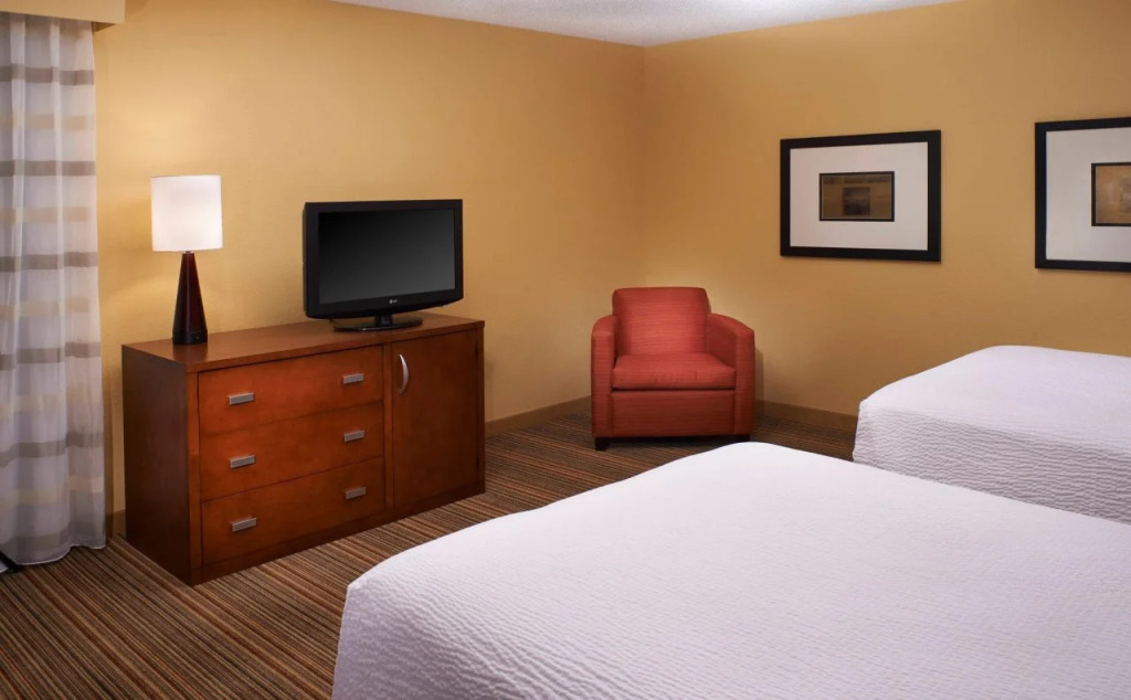 Courtyard by Marriott Louisville East