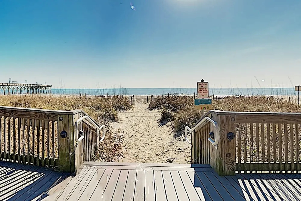 New Listing! Beach Penthouse W/ All-season Pool 1 Bedroom Condo