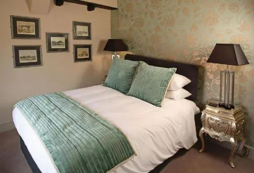 The Railway Hotel by Barefoot Retreats