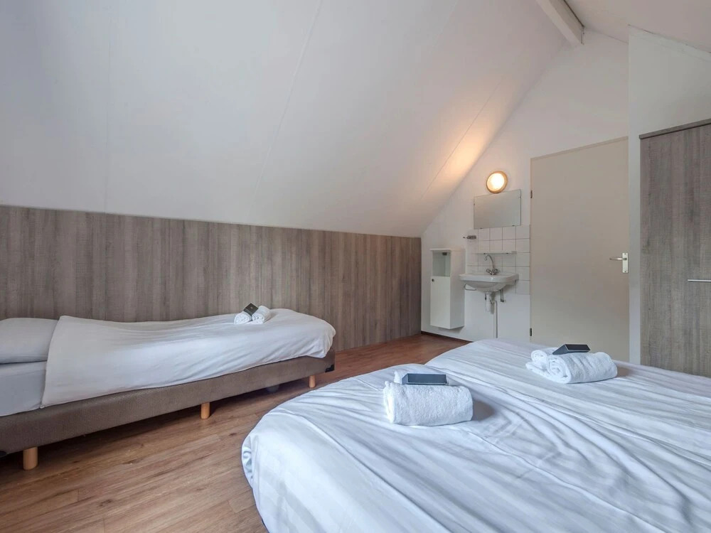 Tidy Bungalow With Microwave, 3 km. From Renesse and Beach