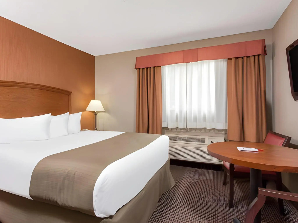 Canmore Inn & Suites