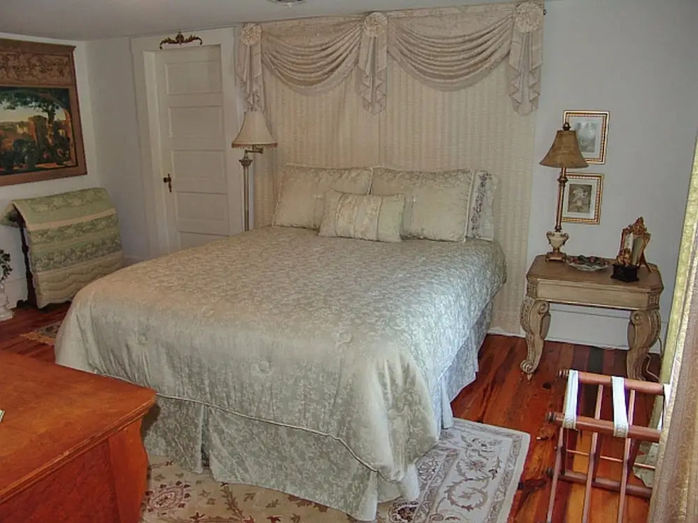 Frog Hollow Bed and Breakfast