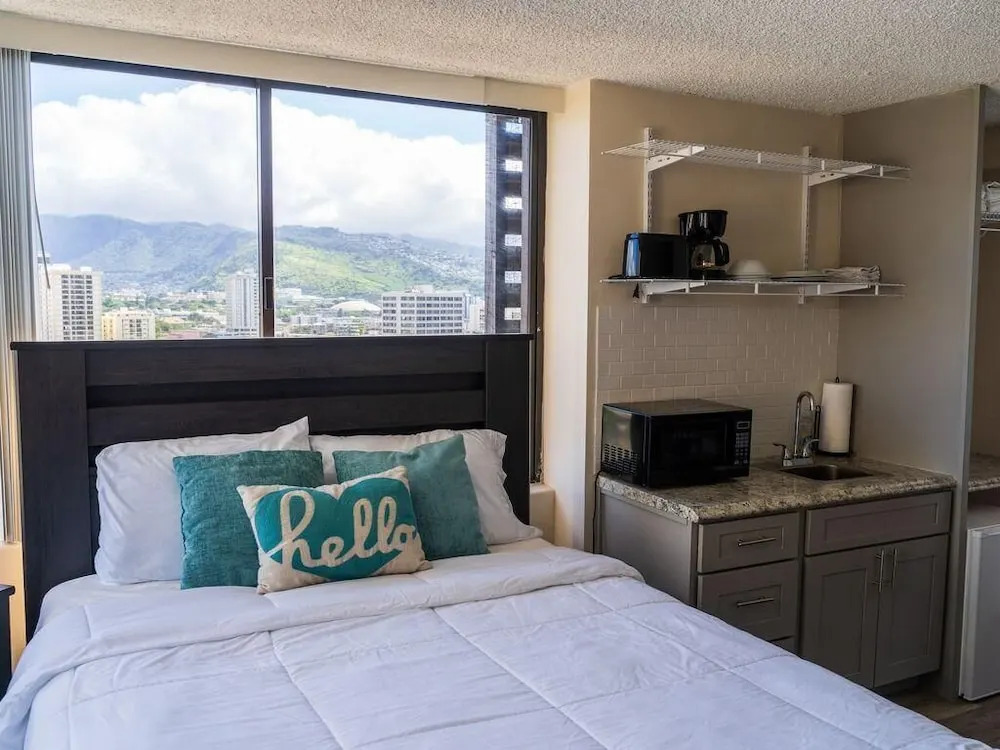Remodeled Studio With Panoramic Mountain Views!