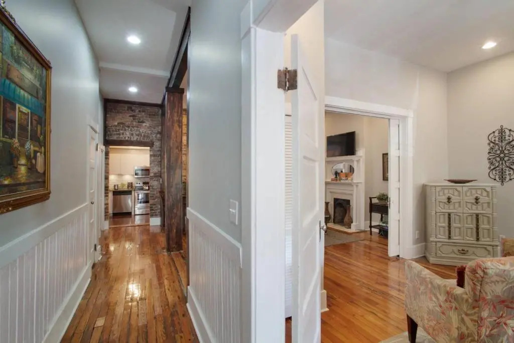 416A Waldburg st · Newly Renovated 1920's Historic District Apt