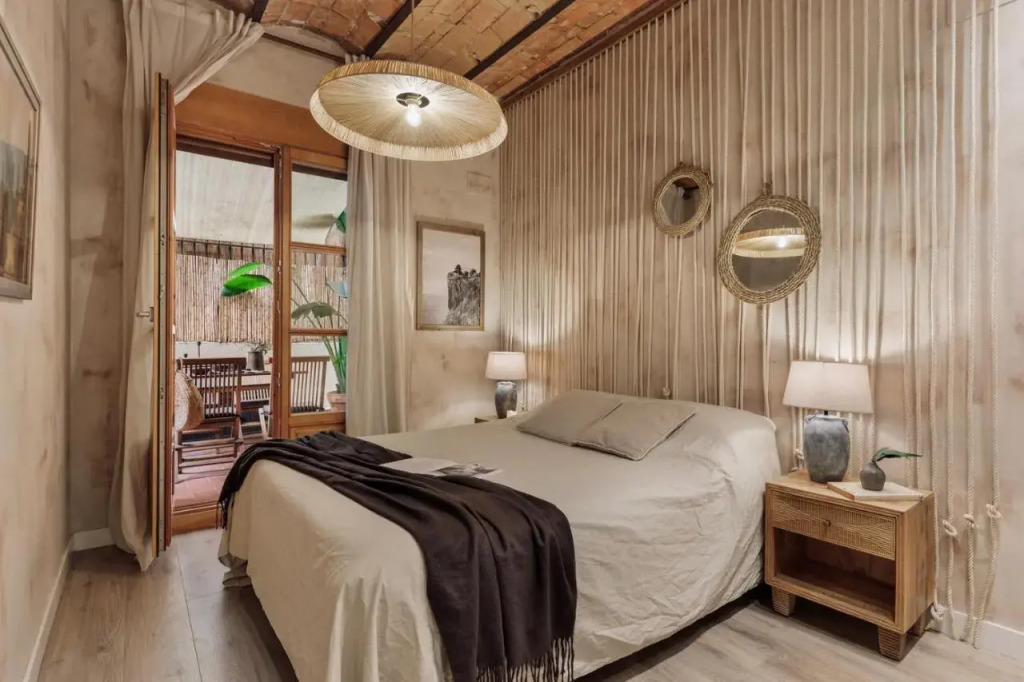 2 BR Picasso Penthouse with Terrace - HOA 42131