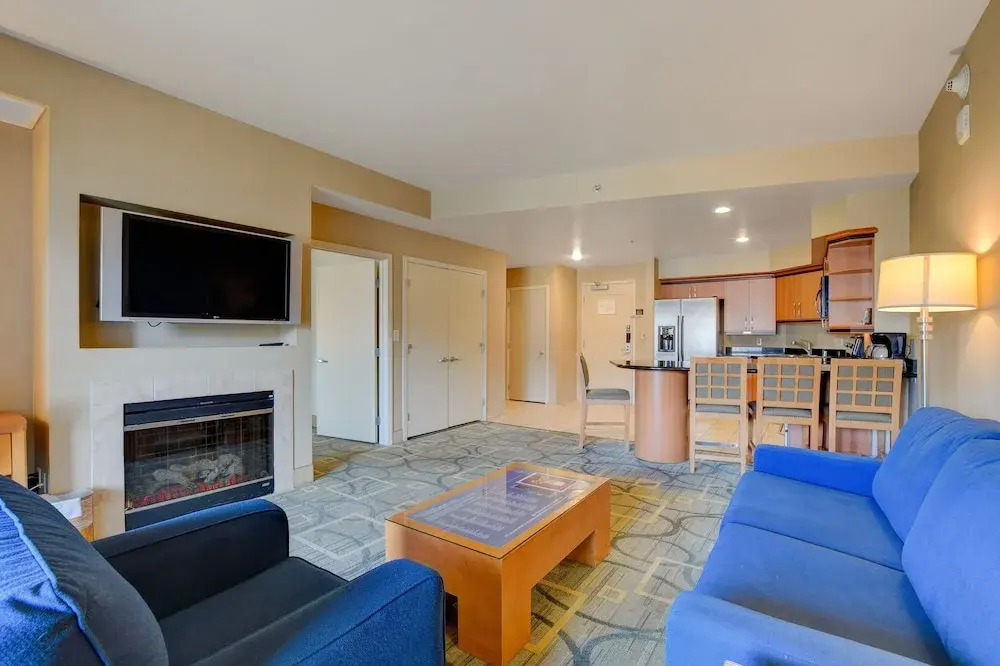 Sapphire Skyline Premium Suite