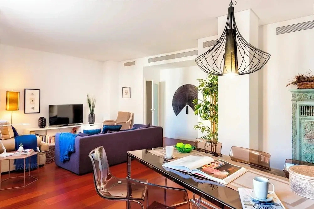 Large and Beautiful 4 BD Apartment in Front of the Cathedral Cabildo IV