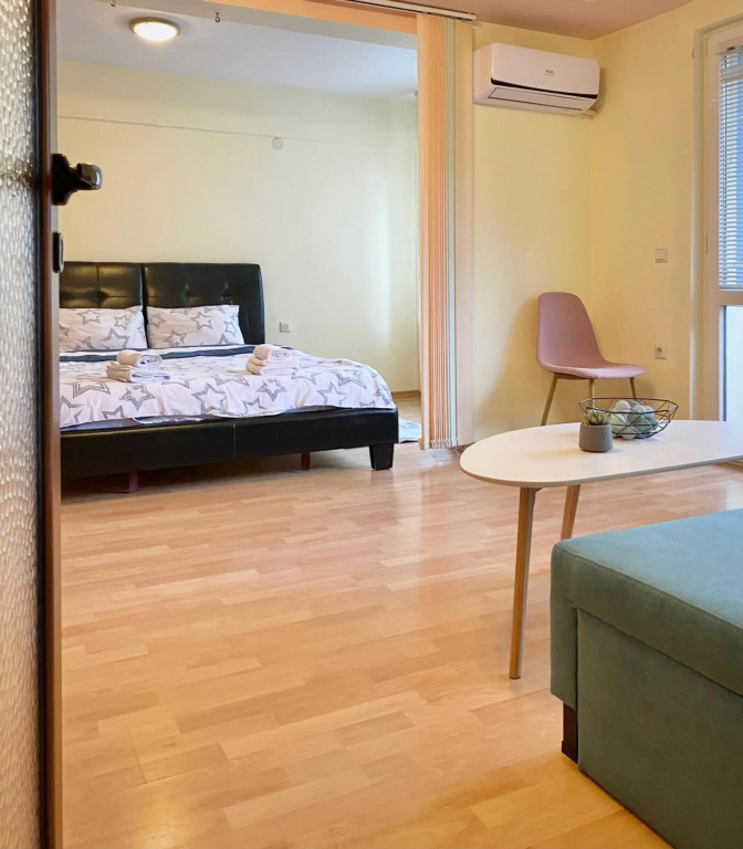 Sunny Central Apartment with TV & Wi-Fi