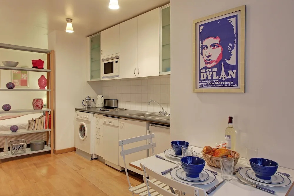 S09278 - Studio with patio for 3 people, Grand Boulevards